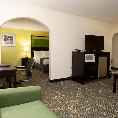 Americinn And Suites By Wyndham Delafield-Waukesha-Milwaukee Dış mekan fotoğraf