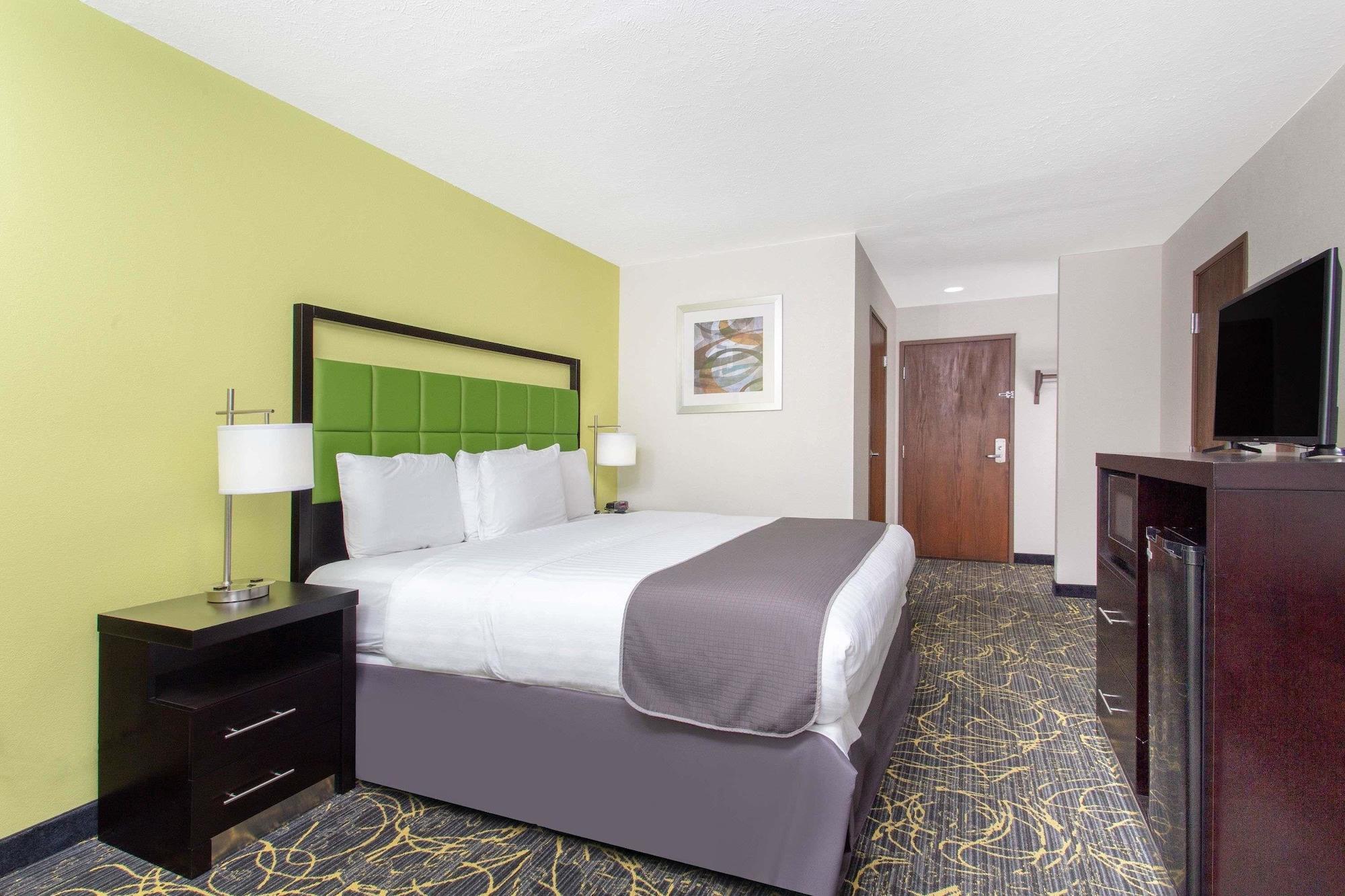 Americinn And Suites By Wyndham Delafield-Waukesha-Milwaukee Dış mekan fotoğraf