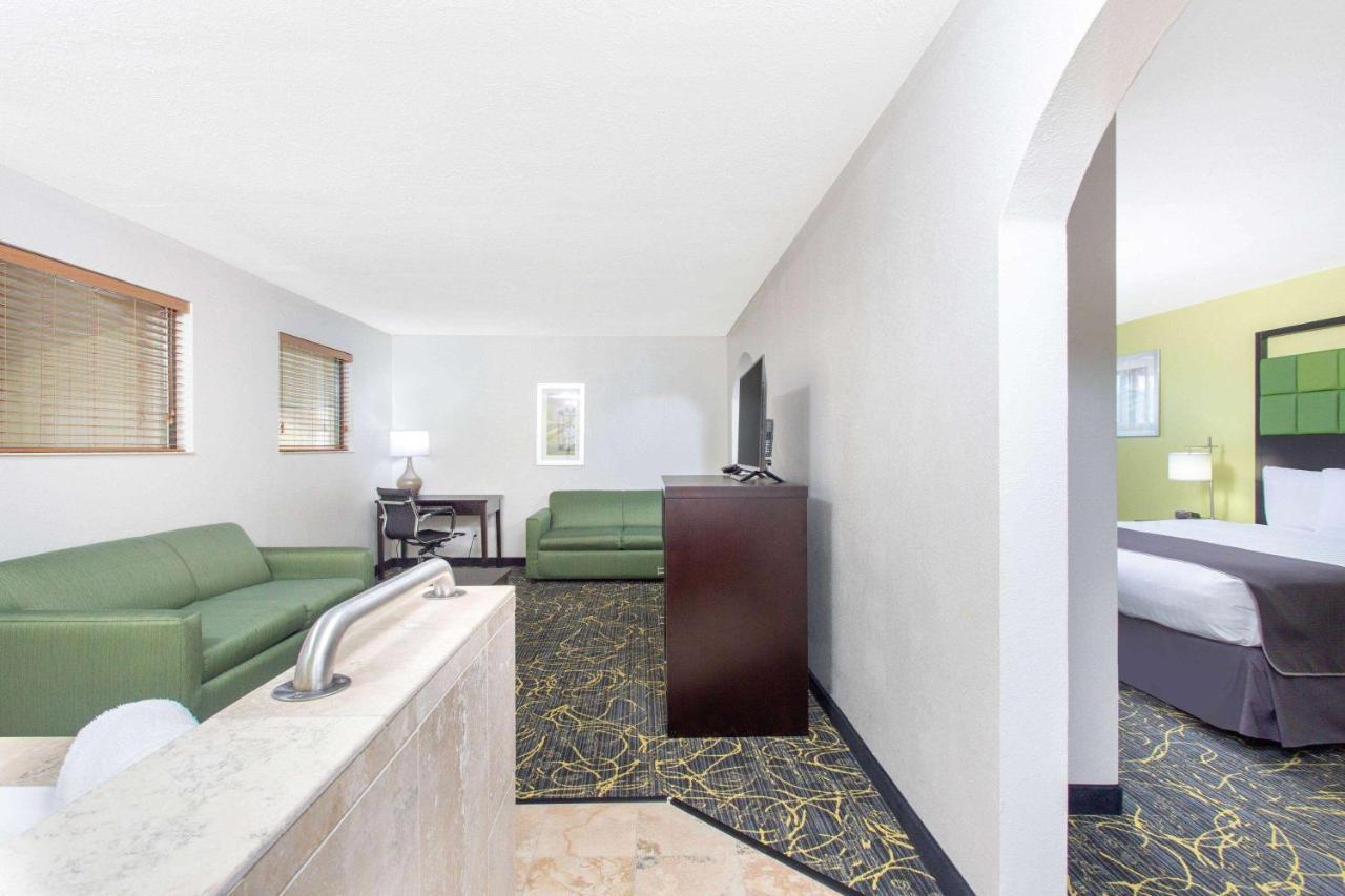 Americinn And Suites By Wyndham Delafield-Waukesha-Milwaukee Dış mekan fotoğraf