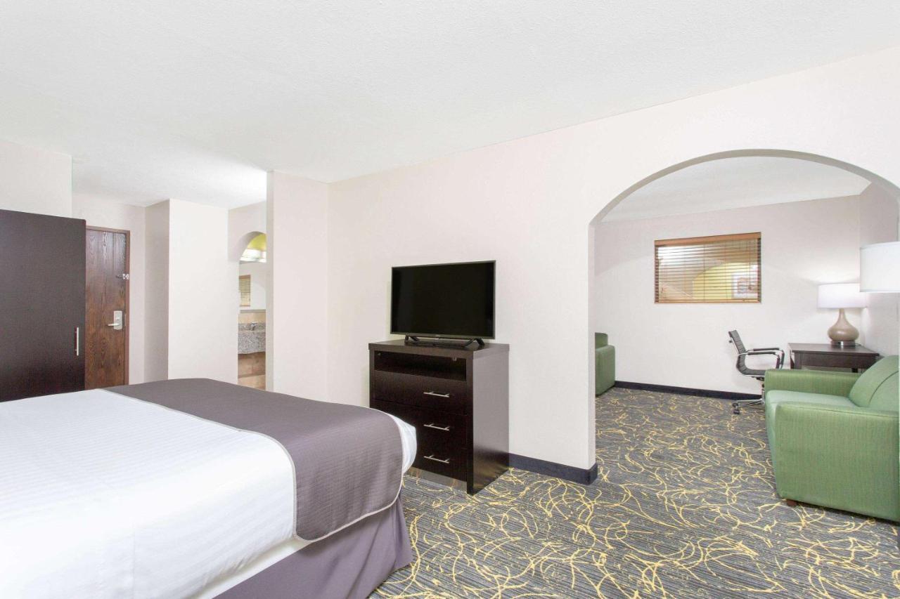 Americinn And Suites By Wyndham Delafield-Waukesha-Milwaukee Dış mekan fotoğraf