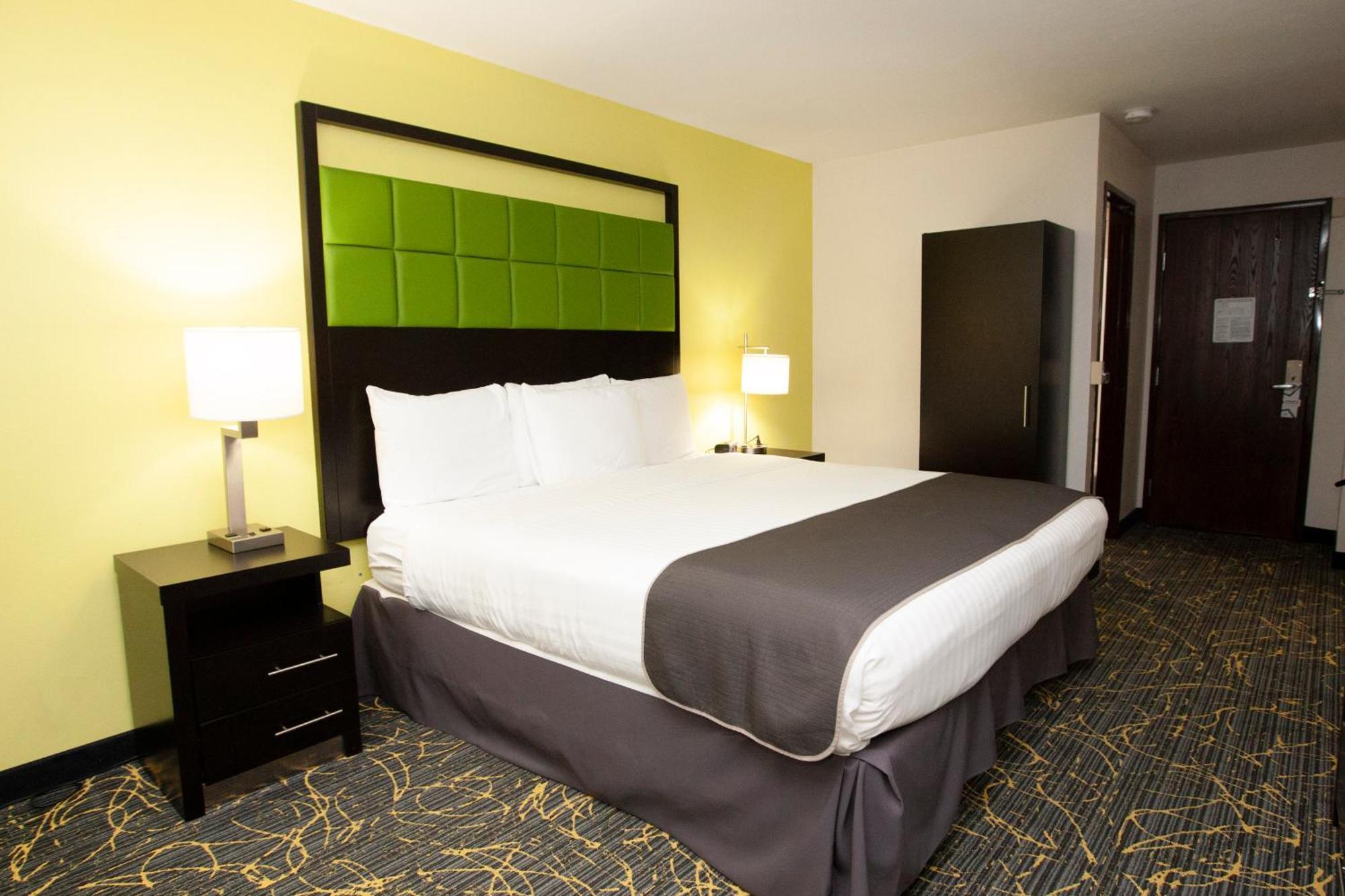 Americinn And Suites By Wyndham Delafield-Waukesha-Milwaukee Oda fotoğraf