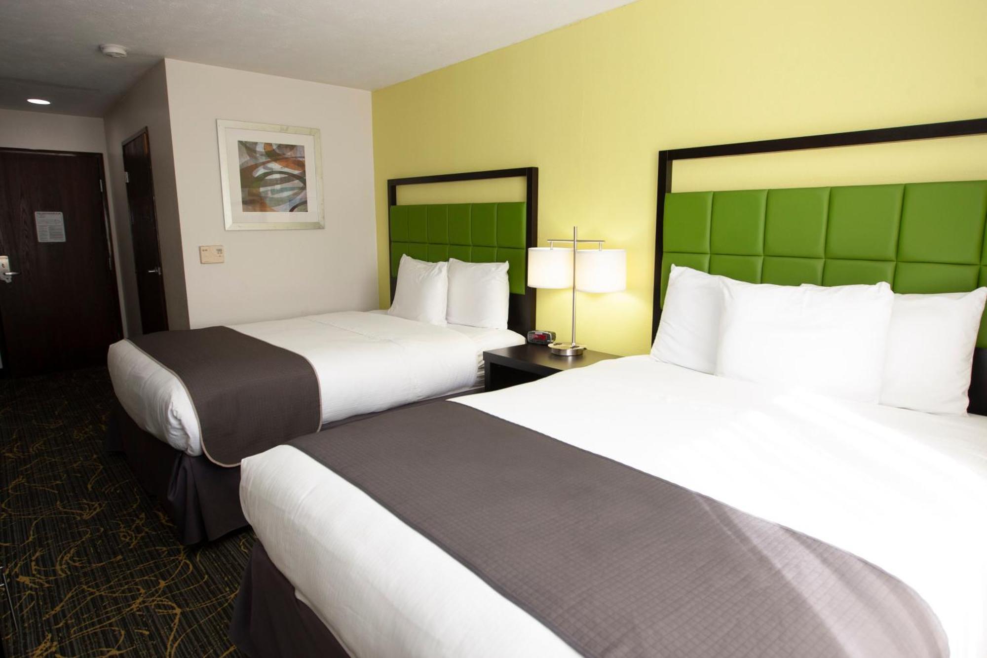Americinn And Suites By Wyndham Delafield-Waukesha-Milwaukee Oda fotoğraf