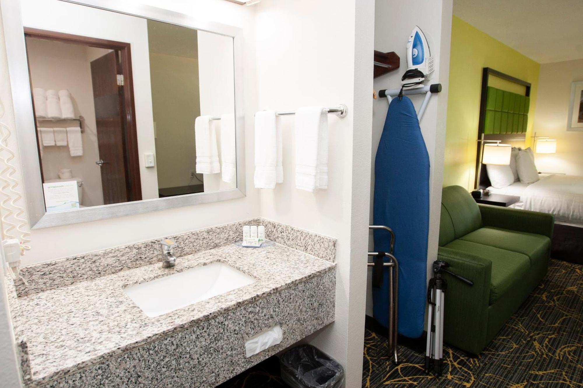 Americinn And Suites By Wyndham Delafield-Waukesha-Milwaukee Oda fotoğraf