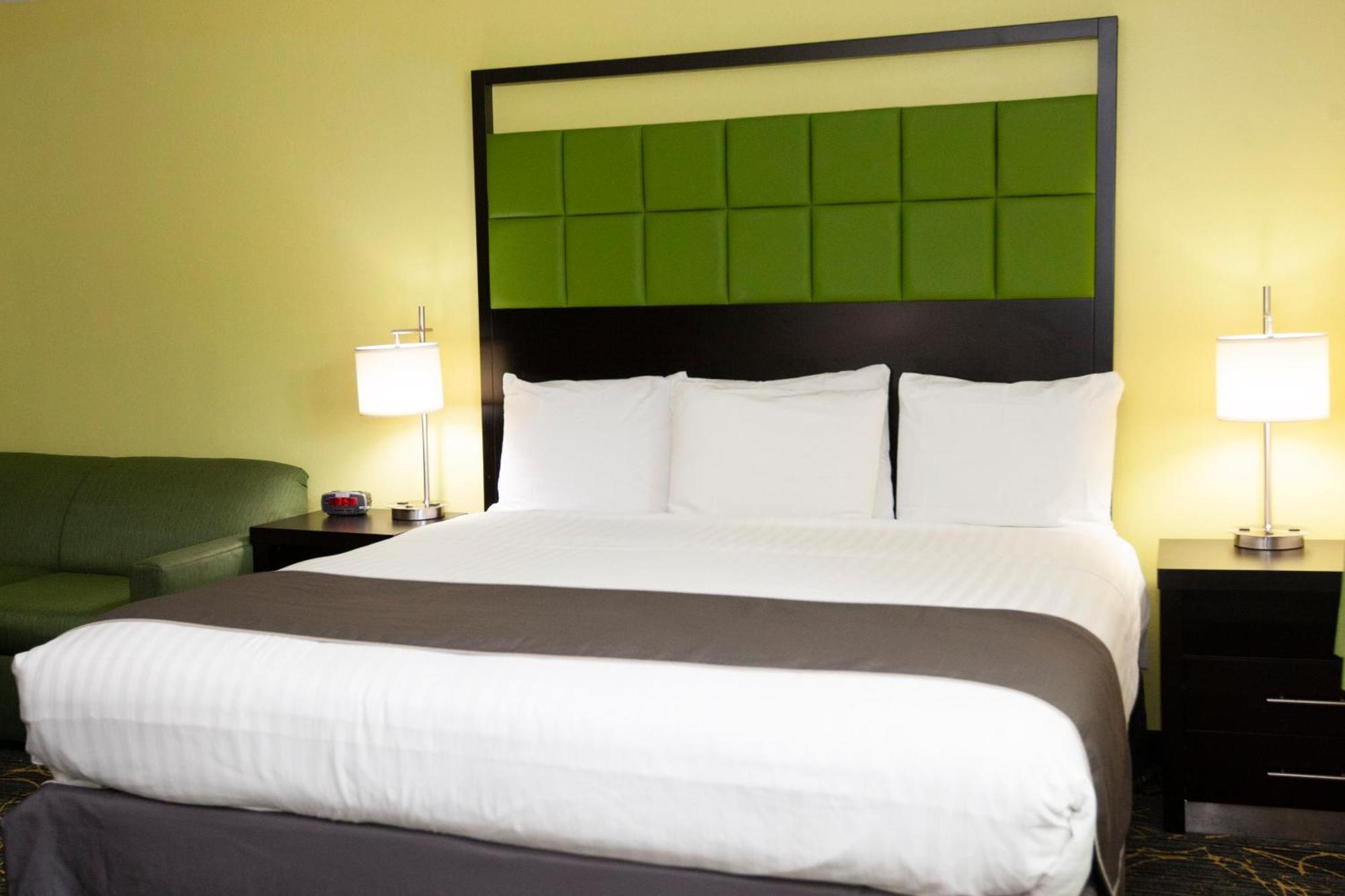 Americinn And Suites By Wyndham Delafield-Waukesha-Milwaukee Oda fotoğraf