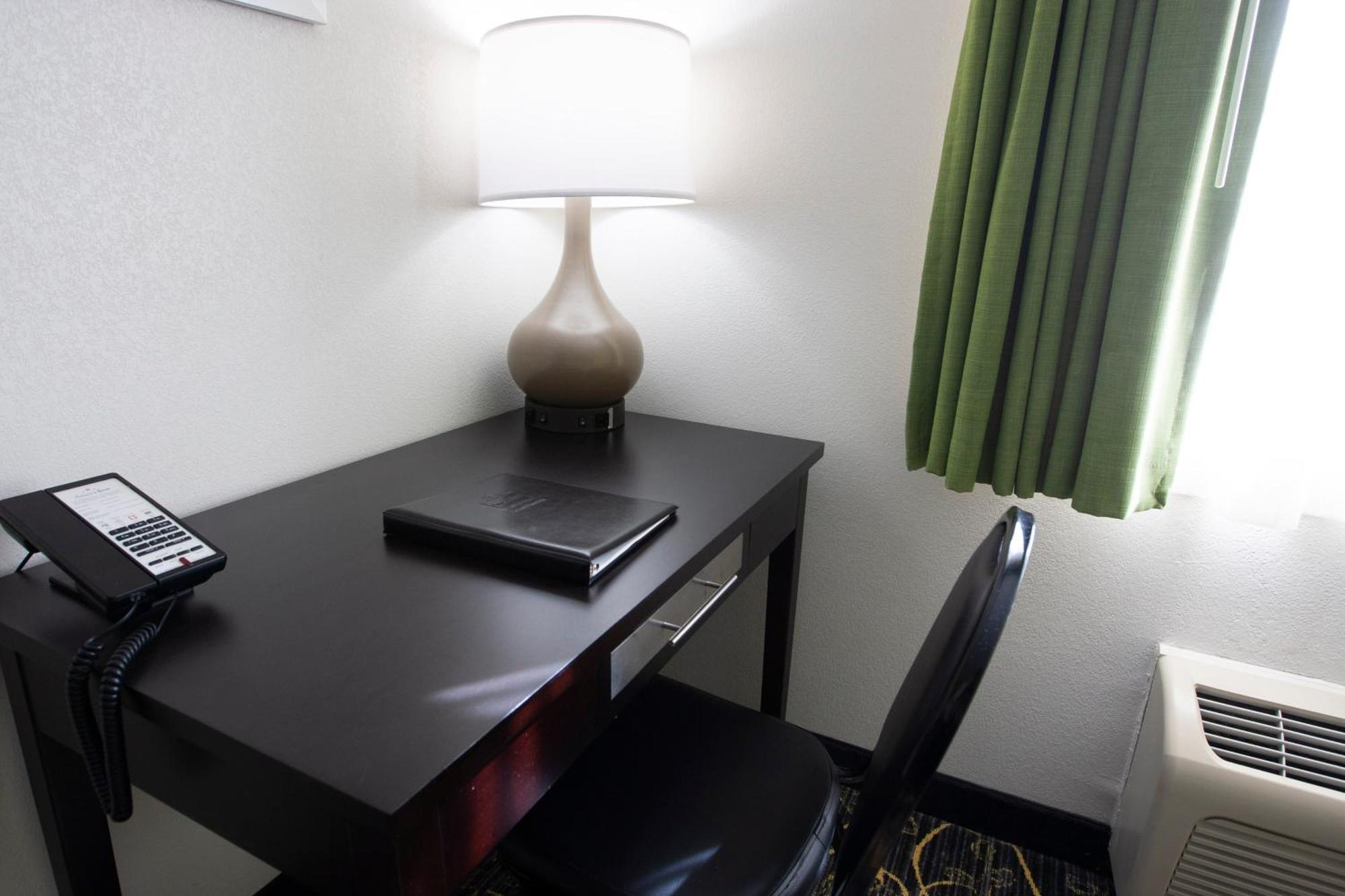 Americinn And Suites By Wyndham Delafield-Waukesha-Milwaukee Oda fotoğraf