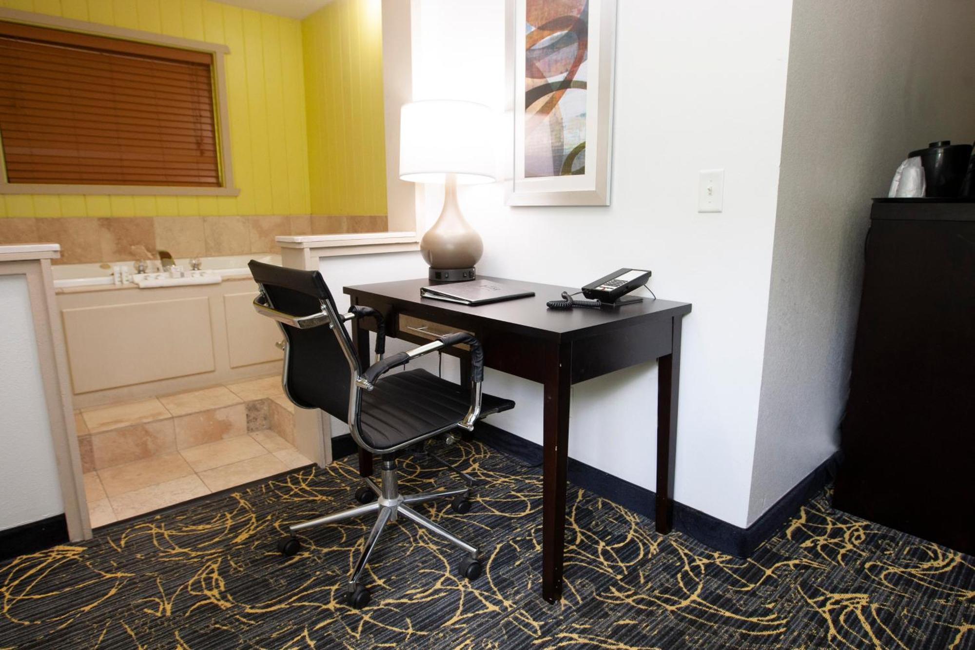 Americinn And Suites By Wyndham Delafield-Waukesha-Milwaukee Oda fotoğraf