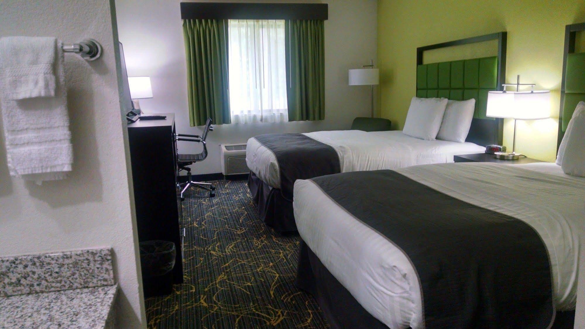 Americinn And Suites By Wyndham Delafield-Waukesha-Milwaukee Dış mekan fotoğraf
