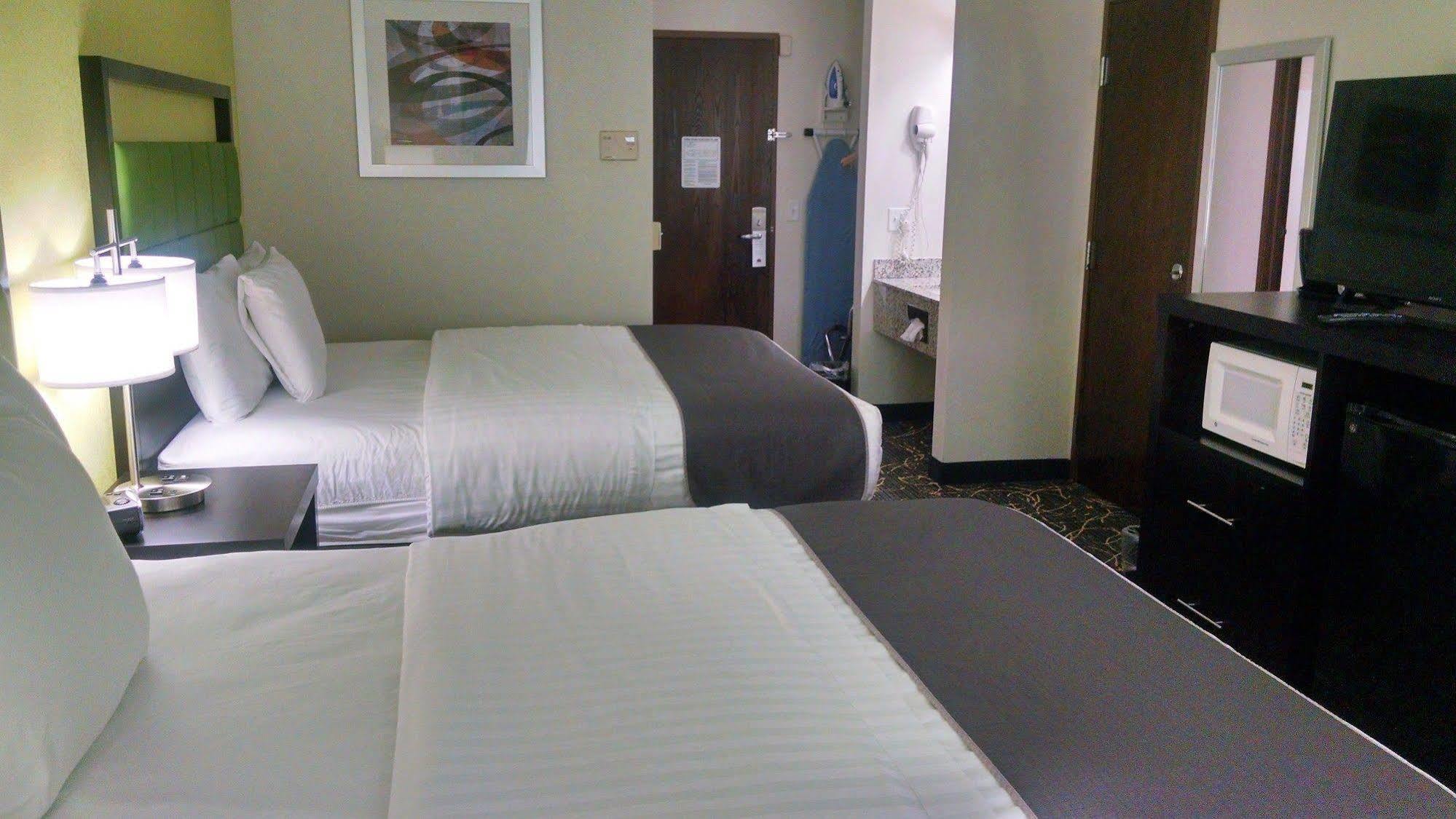 Americinn And Suites By Wyndham Delafield-Waukesha-Milwaukee Dış mekan fotoğraf